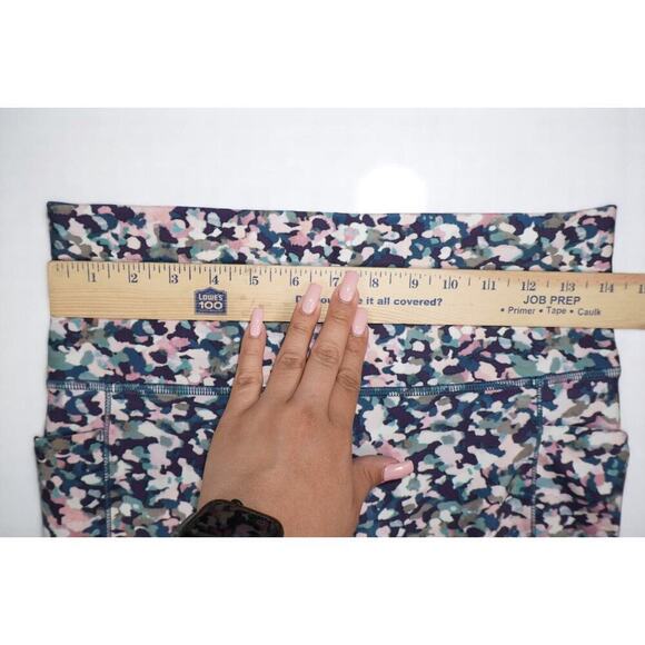 Athleta Salutation Stash Pocket II 7/8 Leggings Camo Print Size Medium - Picture 8 of 11